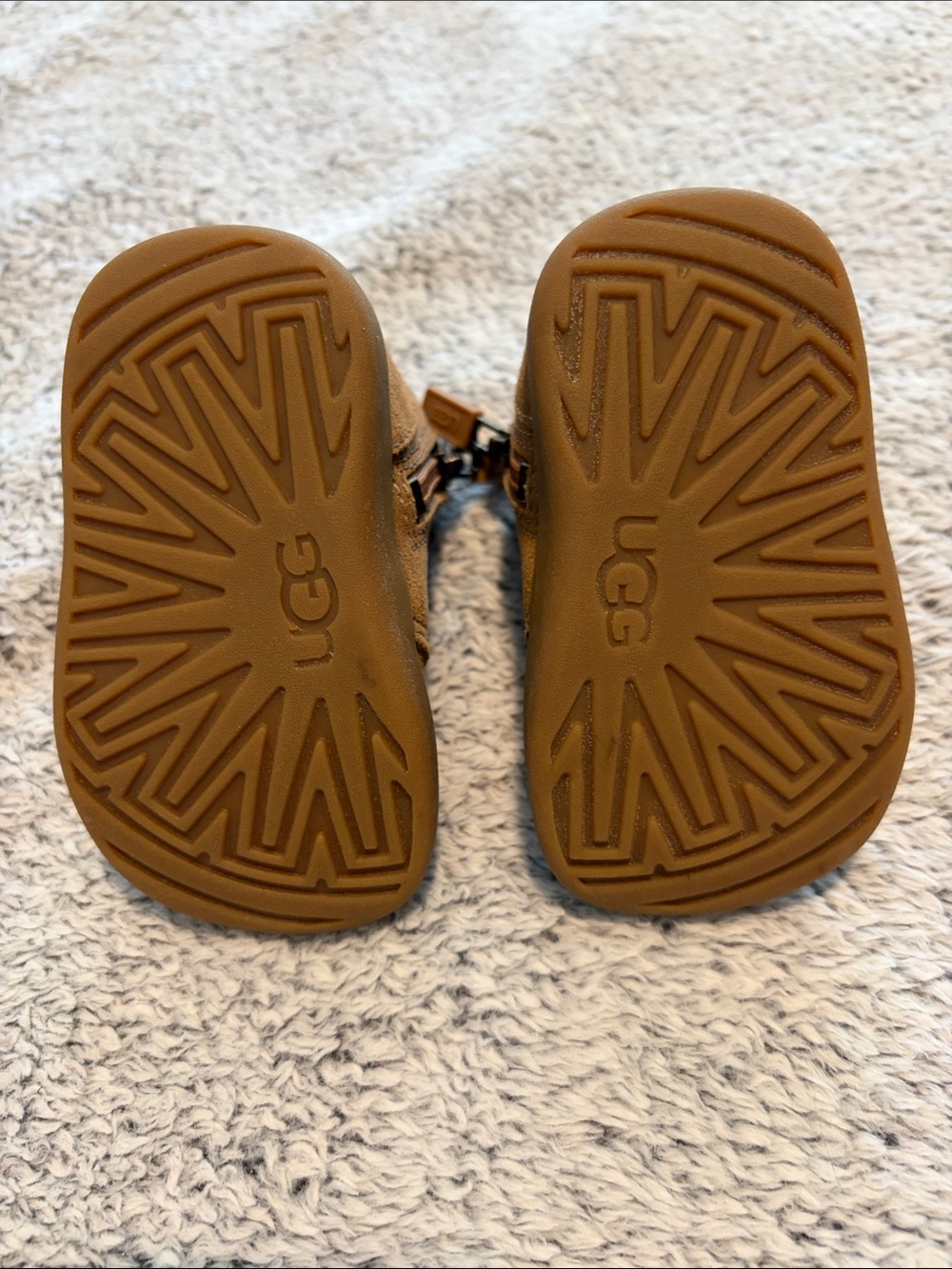 UGG Infant Kristjan Chukka Boots in Chestnut Size 2 - Picture 5 of 8